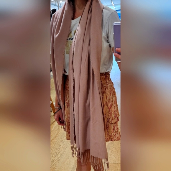 Scarf - Picture 1 of 5